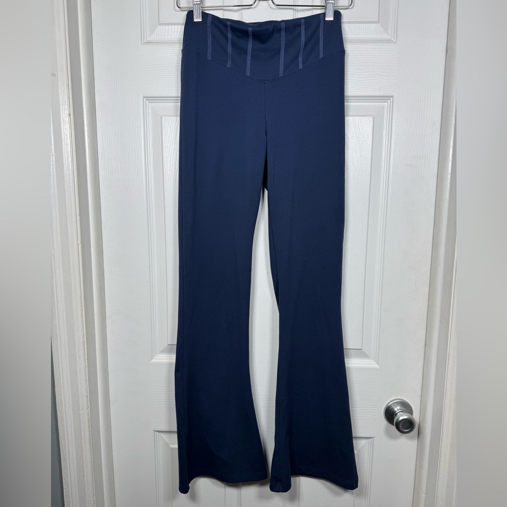 PINK Victoria’s Secret Navy Flare Yoga Pants Medium High Rise V Waist